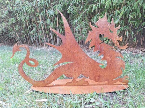 Zahradní kovová dekorace Drak na podstavci corten výška 40 cm