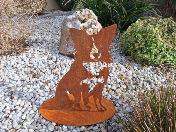 Zahradní kovová dekorace Pes malý na podstavci corten výška 40 cm
