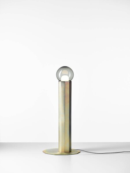 Designové stojací lampa Brokis Prisma small 600, PC1316 Povrch Montury: žlutý zinek pískovaný + matný lak, Barva skla: transparentní sklo, Povrchová úprava baldachýnu: žlutý zinek pískovaný + matný lak