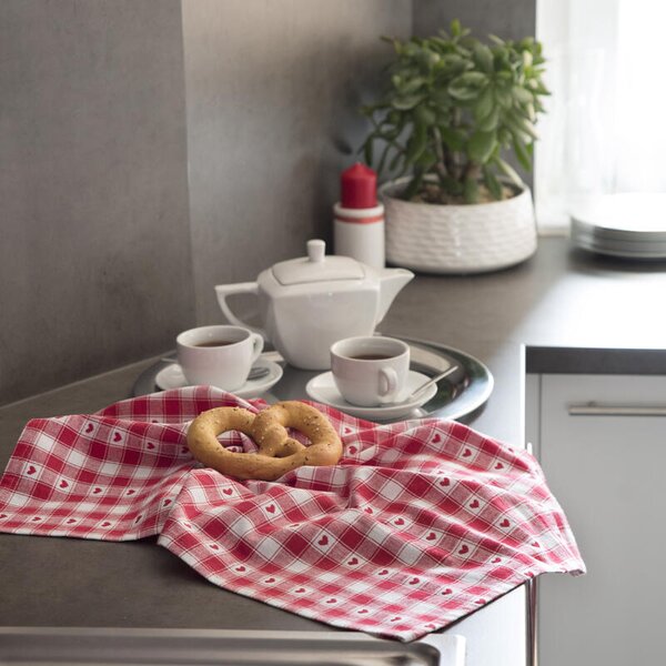 Utěrka DESIGN - dárkový set karo+srdce červenobílá 50 x 70 cm