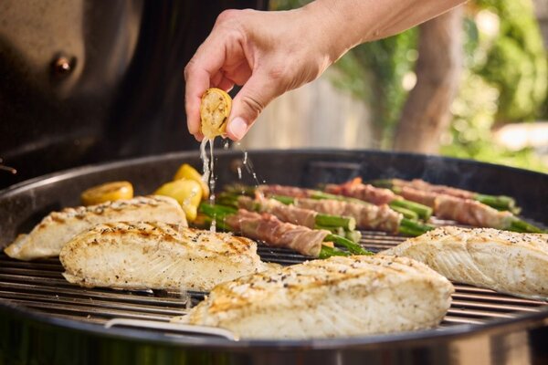 Weber Gril na dřevěné uhlí Master Touch C-5755, 57 cm - Smoke