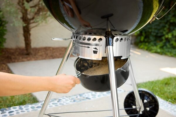 Weber Gril na dřevěné uhlí Master Touch C-5755, 57 cm - Smoke