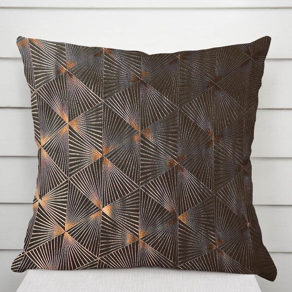 Biante Sametový povlak na polštář Isabela IBL-012 Rose Gold trojúhelníky na hnědém 30 x 50 cm
