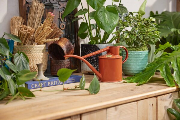 Konvička na zalévání Fazeley Flow Terracotta Orange – 1 l
