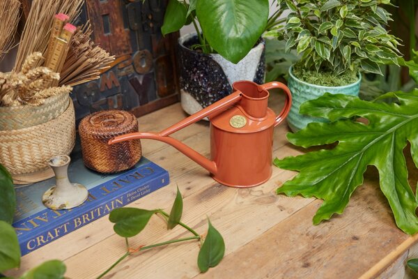 Konvička na zalévání Fazeley Flow Terracotta Orange – 1 l