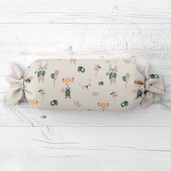 Biante Dětský polštář válec bonbon Sandra SA-701 Zajíčci a lišky s balónky - zelené na světle béžovém 15x40 cm