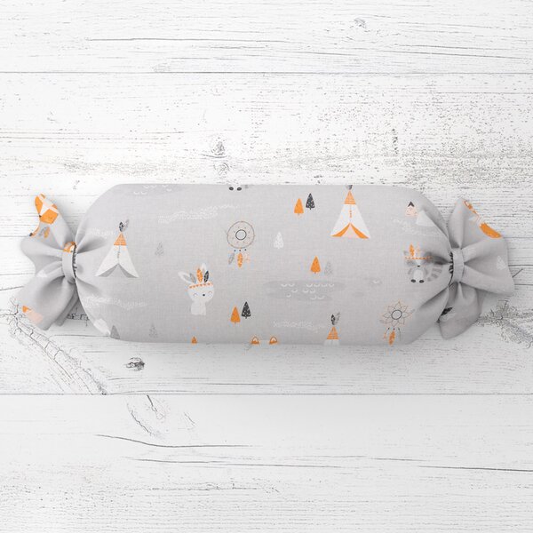 Biante Dětský polštář válec bonbon Sandra SA-699 Oranžová zvířátka Indiáni na šedém 15x40 cm