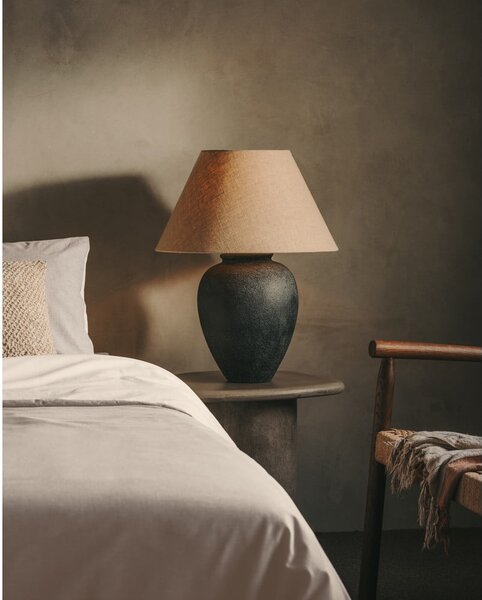 Černo-béžová stolní lampa s textilním stínidlem (výška 60 cm) Mercadal – Kave Home