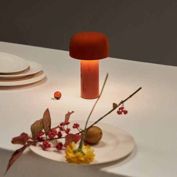 FLOS LED stolní lampa Flos Bellhop s diodami a dobíjecím akumulátorem, červená,, stmívatelný, Červená, Obývací pokoj / jídelna, Plast, Design