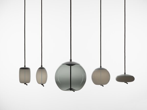 Brokis Designové závěsné svítidlo Knot Disco Small, PC1037 Barva skla: Transparentní číré sklo, Povrchová úprava baldachýnu: Mosaz, Povrch reflektoru: Mosaz