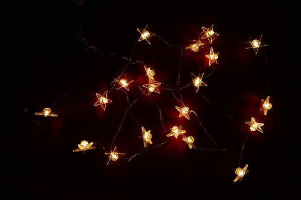 Vnitřní LED vánoční mini řetěz s hvězdičkami na baterie – teplá bílá, 2 m, 20 LED