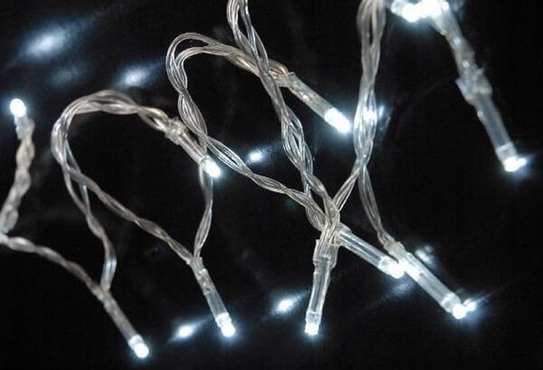 Vnitřní vánoční LED řetěz na baterie - studená bílá, 2m, 20 LED, průhledný kabel