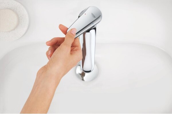 GROHE 24327001 - Umyvadlová baterie SWIFT velikost M lesklý chrom