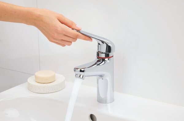 GROHE 24327001 - Umyvadlová baterie SWIFT velikost M lesklý chrom