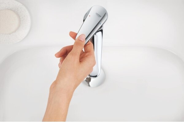 GROHE 24327001 - Umyvadlová baterie SWIFT velikost M lesklý chrom