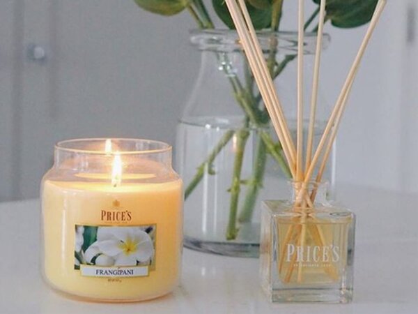 Price’s PRICE´S MAXI svíčka ve skle Frangipani - hoření 150h
