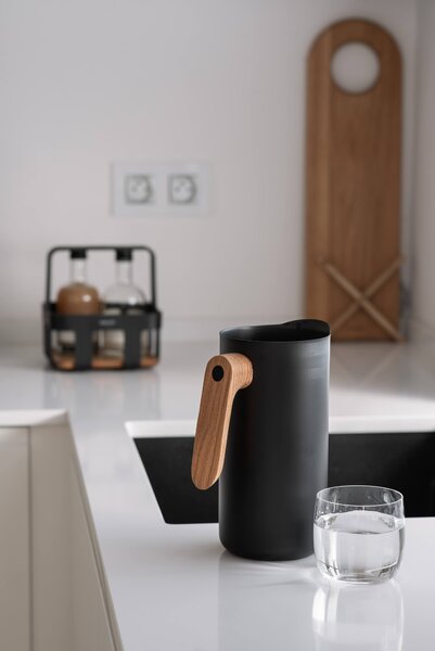 EVA SOLO Džbán Nordic Kitchen Black - 1,4 l ESL225