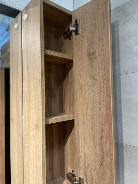 Lavedo Bronx Wotan Oak 65 – závěsná koupelnová galerka se zrcadlem a LED osvětlením (chrom 30 cm) | Lavedo by Aplomo