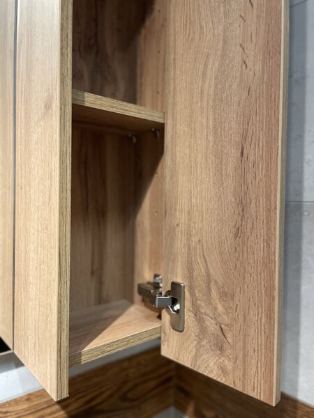 Lavedo Bronx Wotan Oak 65 – závěsná koupelnová galerka se zrcadlem a LED osvětlením (chrom 30 cm) | Lavedo by Aplomo