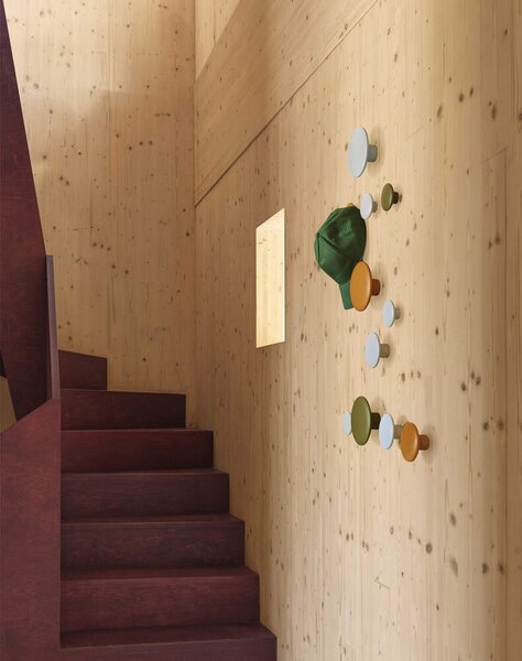 Muuto Věšák The Dots XS, brown green