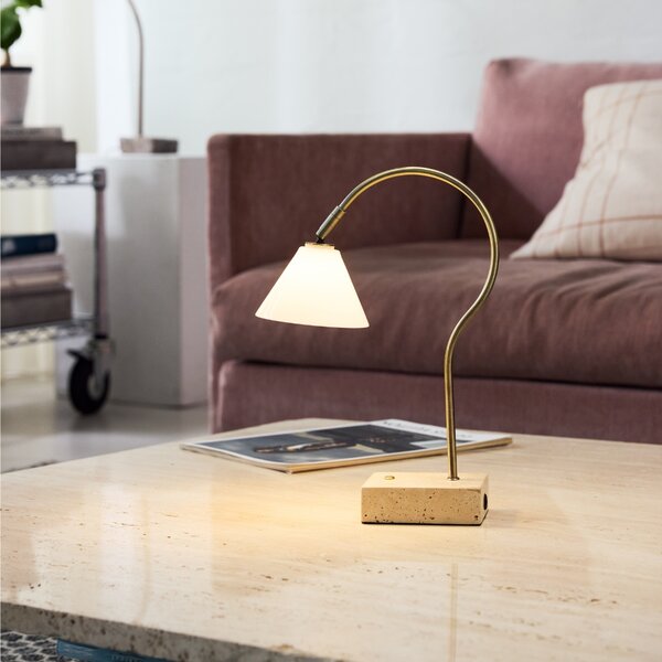 Halo Design Mosazná nabíjecí stolní LED lampa Question 31 cm s travertinovou podstavou