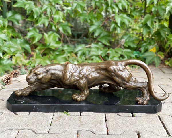 Bronzová socha soška ČÍHAJÍCÍ PUMA/PANTER