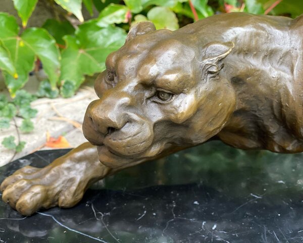 Bronzová socha soška ČÍHAJÍCÍ PUMA/PANTER