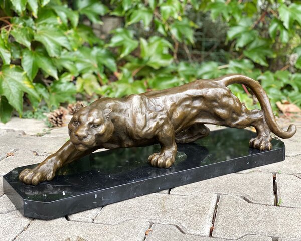 Bronzová socha soška ČÍHAJÍCÍ PUMA/PANTER