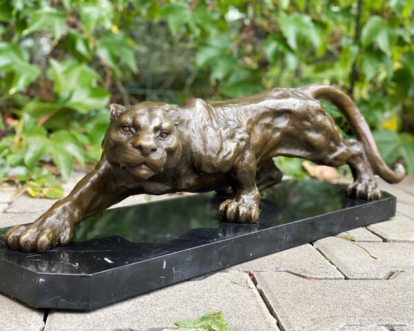 Bronzová socha soška ČÍHAJÍCÍ PUMA/PANTER