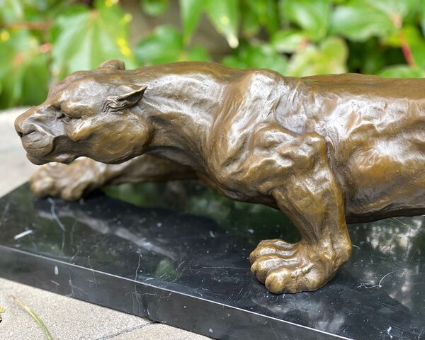 Bronzová socha soška ČÍHAJÍCÍ PUMA/PANTER
