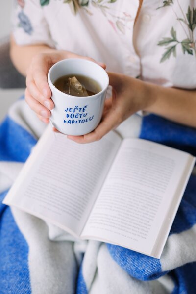 Porcelánový hrnek Ještě dočtu kapitolu 270 ml