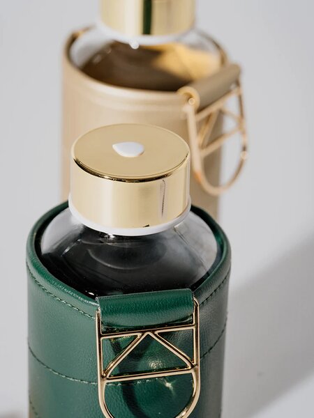 Skleněná lahev s obalem z umělé kůže EQUA Forest Green 750 ml