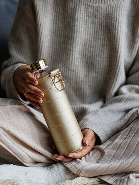Skleněná lahev s obalem z umělé kůže EQUA Golden 750 ml