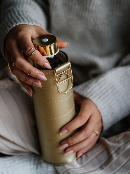 Skleněná lahev s obalem z umělé kůže EQUA Golden 750 ml
