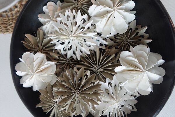 Noordliving Papírová ozdoba Simple Snowflake - Warm Grey NL141