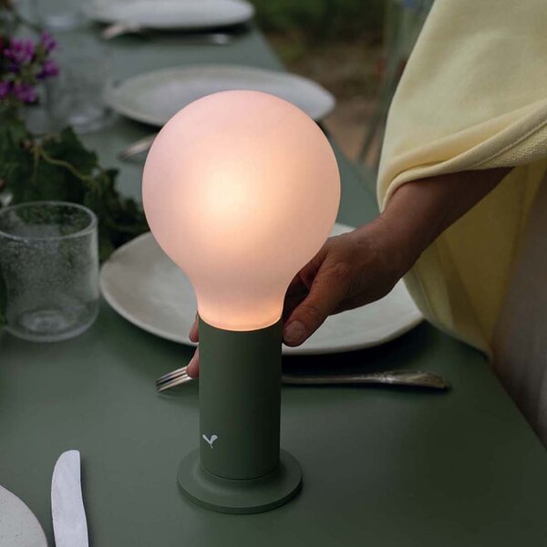 Kaktusově zelená nabíjecí stolní LED lampa Fermob Aplo 26,5 cm
