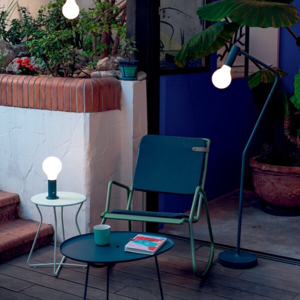 Modrá kovová nabíjecí stojací LED lampa Fermob Aplo 138 cm