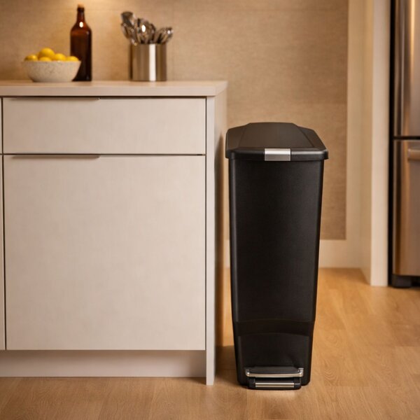 Pedálový odpadkový koš Simplehuman – 40 l, úzký, černý plast