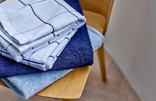 Södahl Tmavě modrý bavlněný ručník Comfort 50 x 100 cm