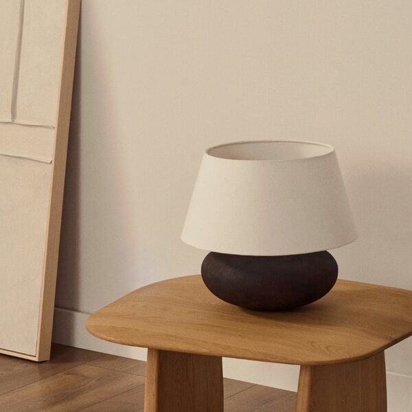 Černobílá kovová stolní lampa Kave Home Nessi