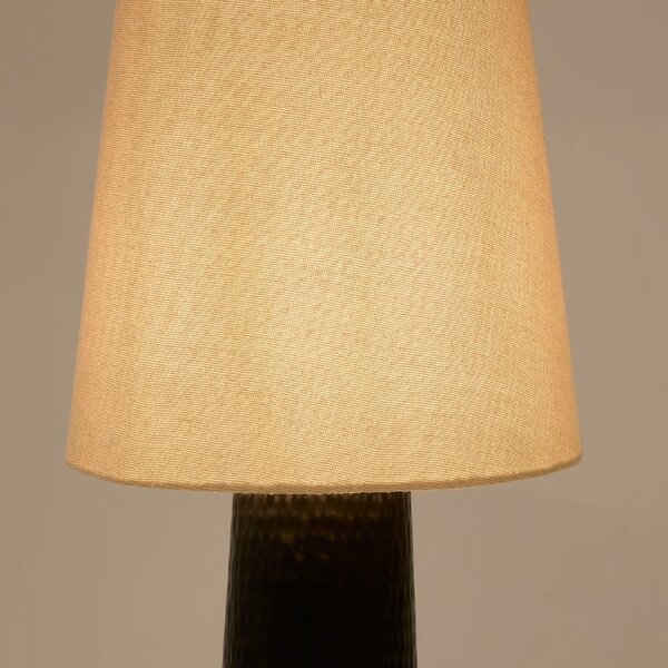 Černobílá kovová stojací lampa Kave Home Senni 129,5 cm