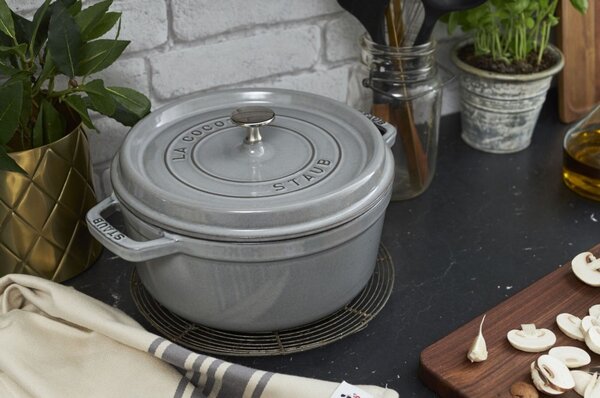 Litinový hrnec Staub 20 cm, šedý