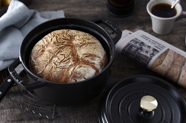Litinový hrnec Staub 28 cm, černý