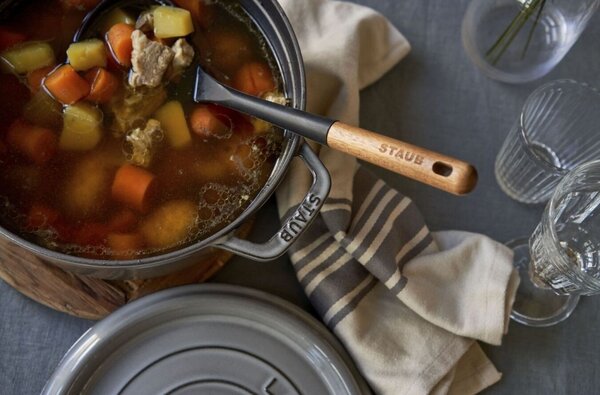 Litinový hrnec Staub 20 cm, šedý