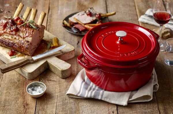 Litinový hrnec Staub 26 cm, višeň
