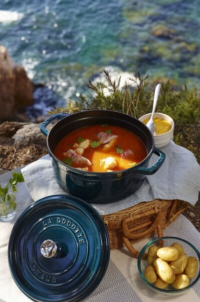 Litinový hrnec Staub 26 cm, mořská modř
