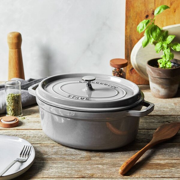 Oválný litinový hrnec Staub 31 cm, šedý