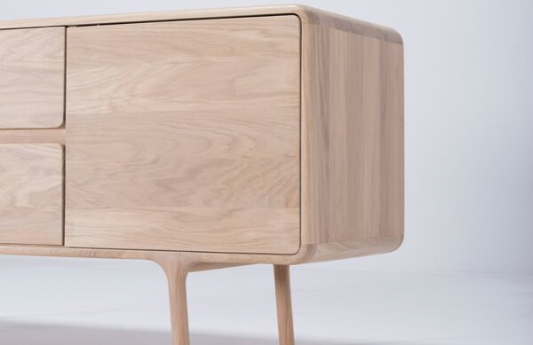-25 % Dny MOMENTI– Gazzda Dubový TV stolek Fawn 150 x 45 cm