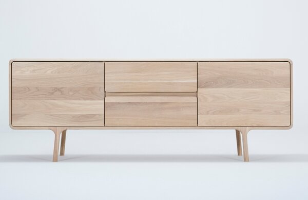-25 % Dny MOMENTI– Gazzda Dubový TV stolek Fawn 180 x 45 cm