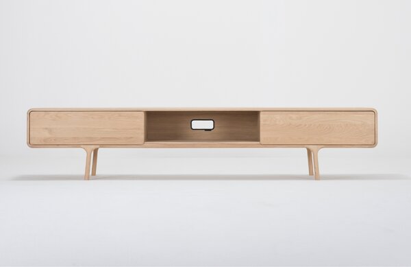 -25 % Dny MOMENTI– Gazzda Dubový TV stolek Fawn 220 x 45 cm